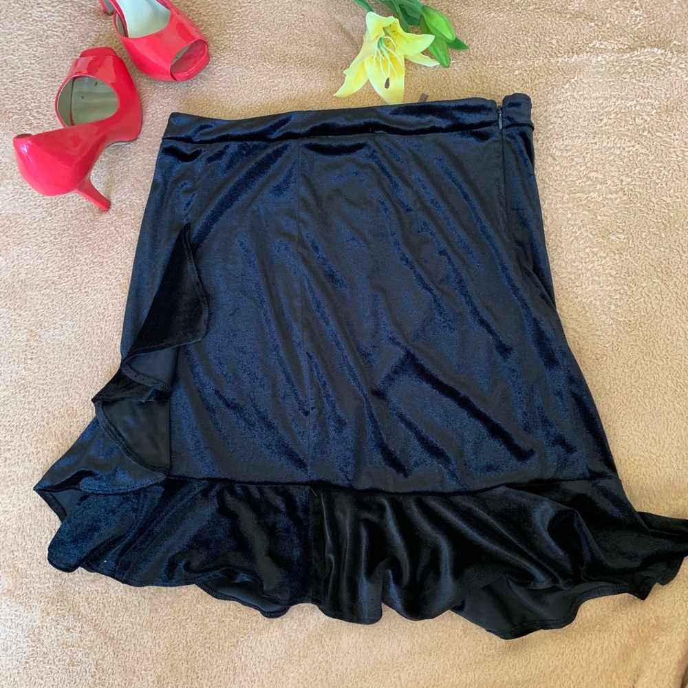 Ivanka Trump black velvet skirt mini